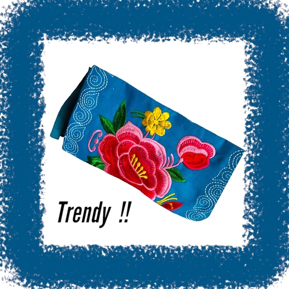 NWT!! Beautiful New Vintage Blue Floral Embroidered Long Wristlet Wallet !!💖💖 - Picture 6 of 11